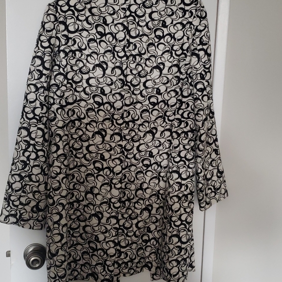 Blazer - Picture 4 of 4